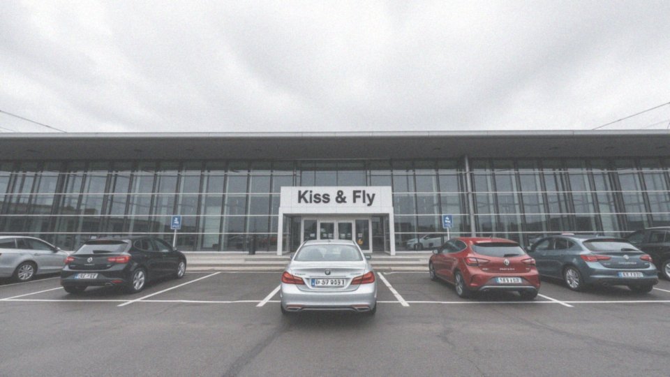 Gdzie znajduje się parking bezpłatny przy lotnisku Balice?